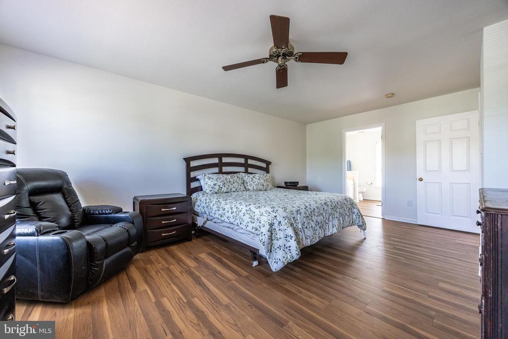 4 TEAKWOOD LANE