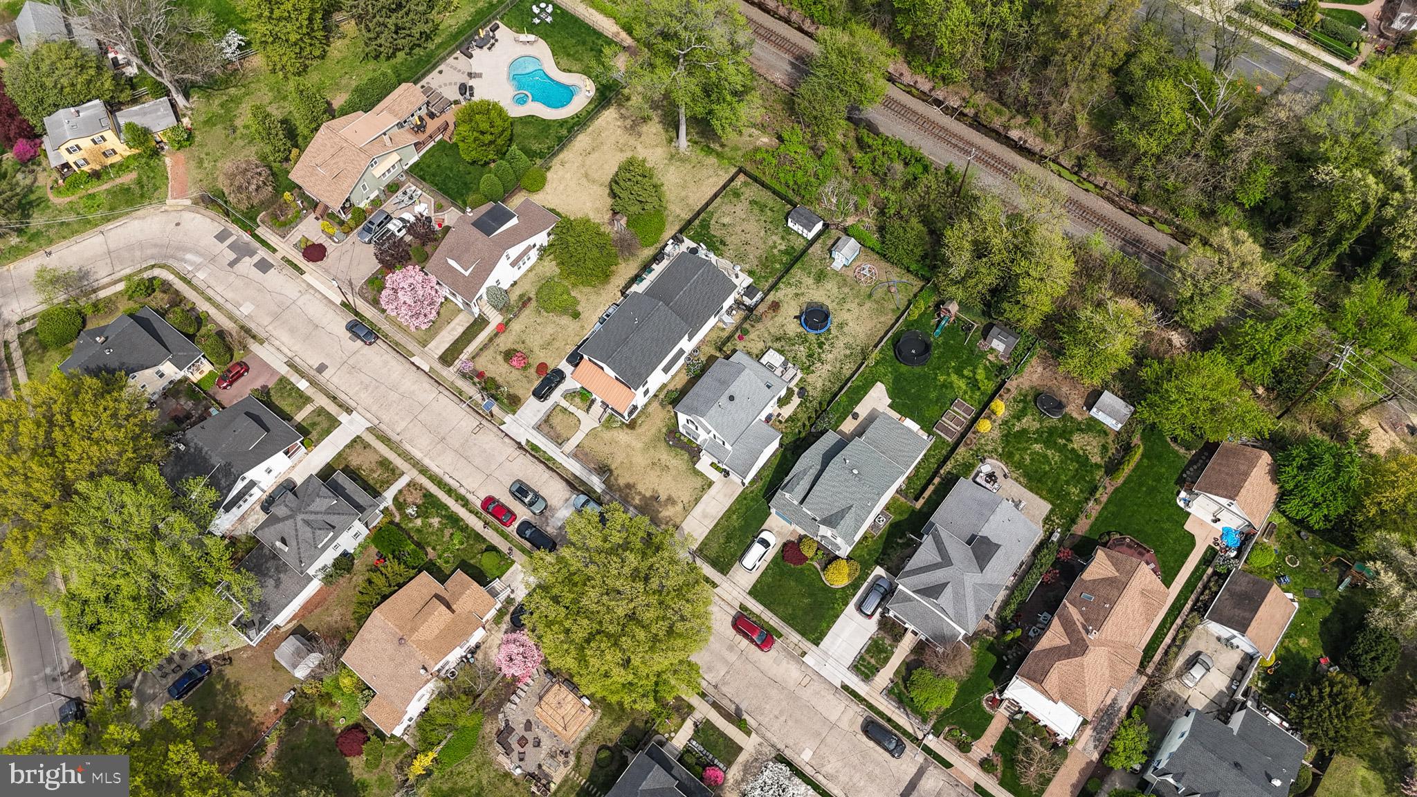 18 Elm Ave