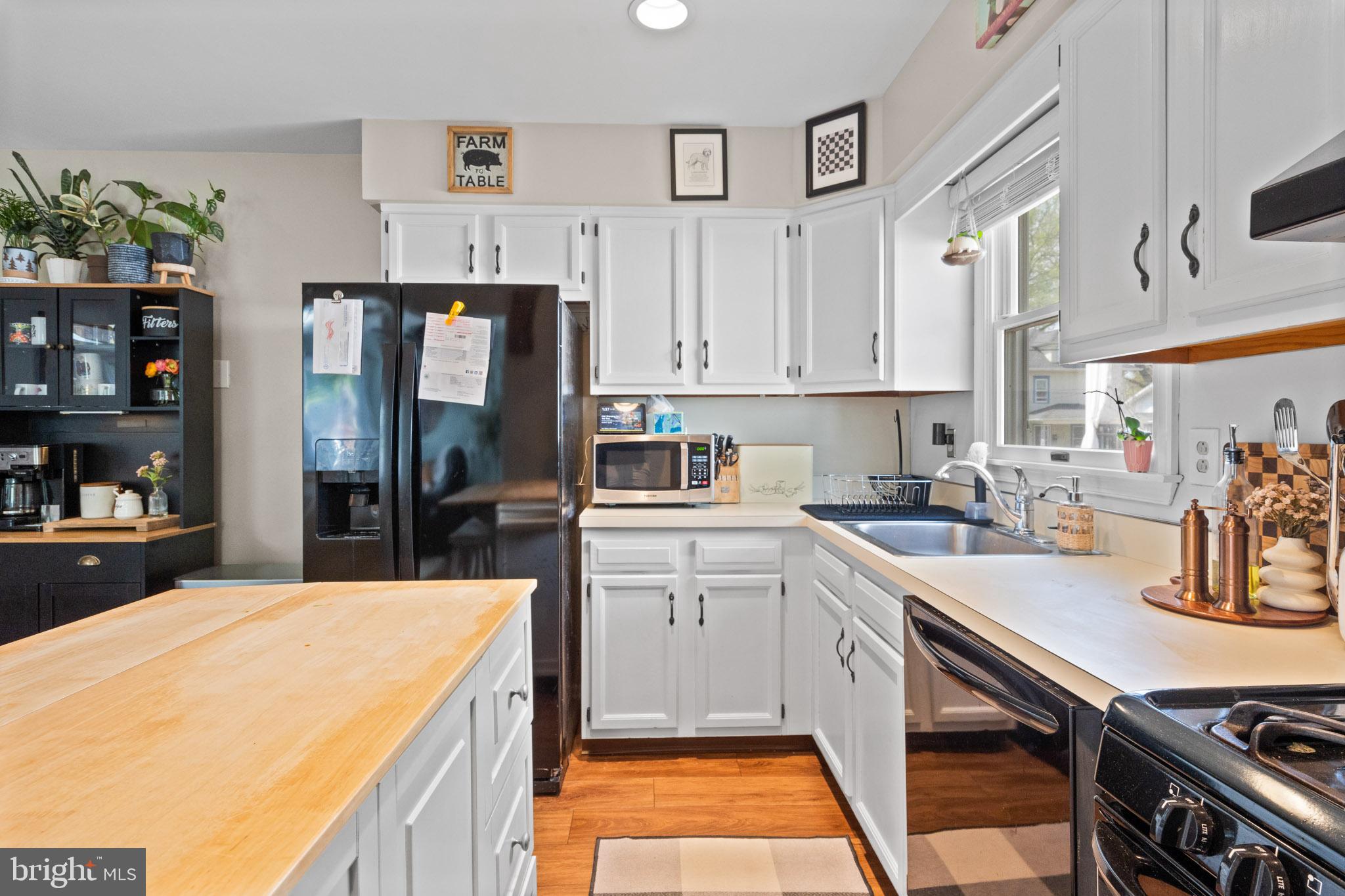 18 Elm Ave