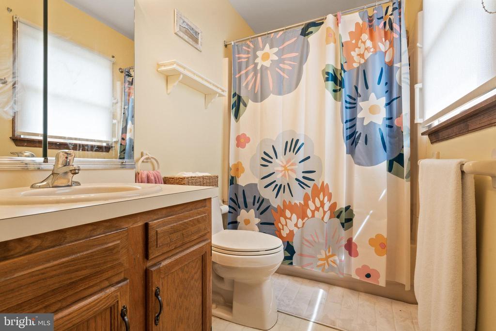 18 Elm Ave