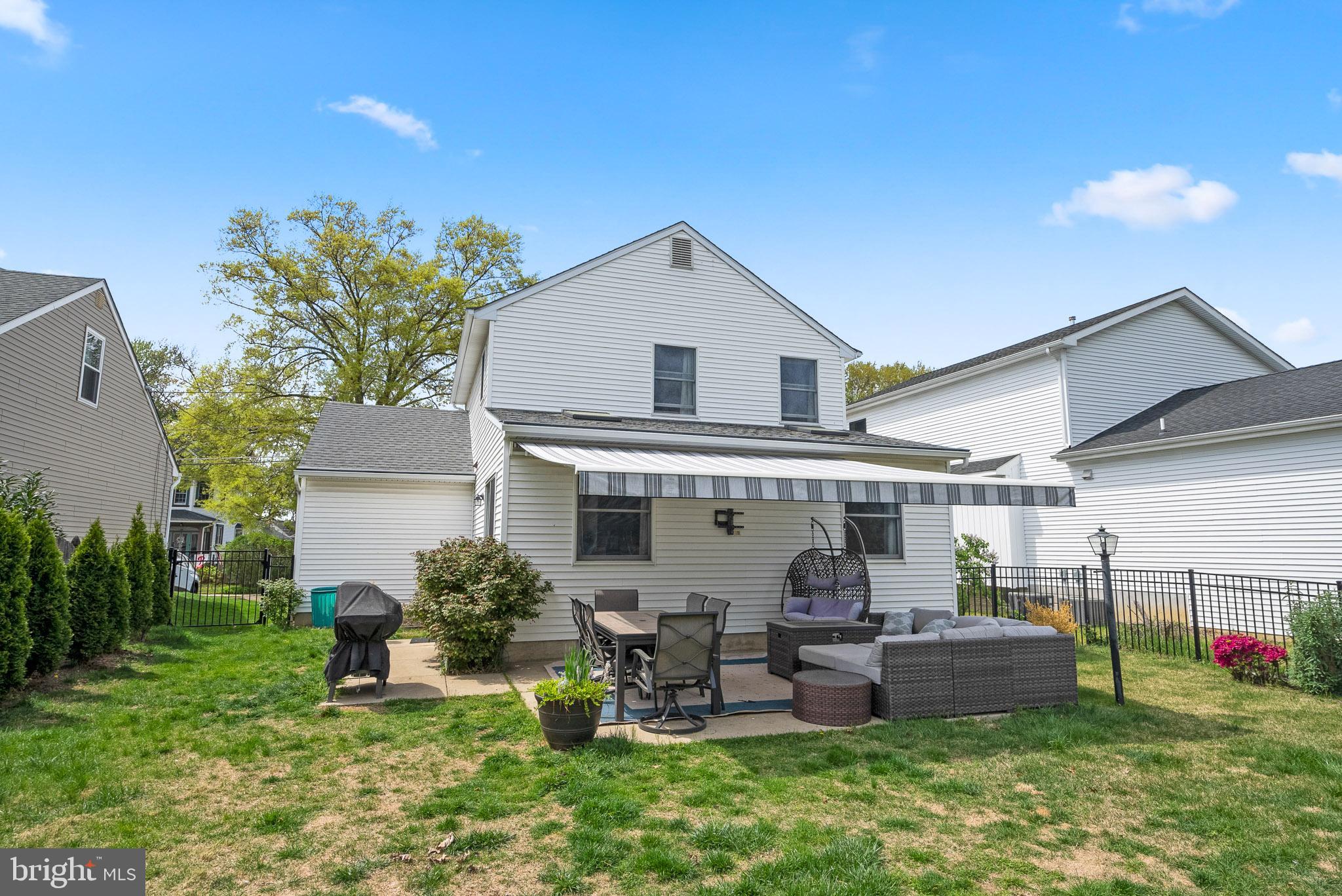 18 Elm Ave