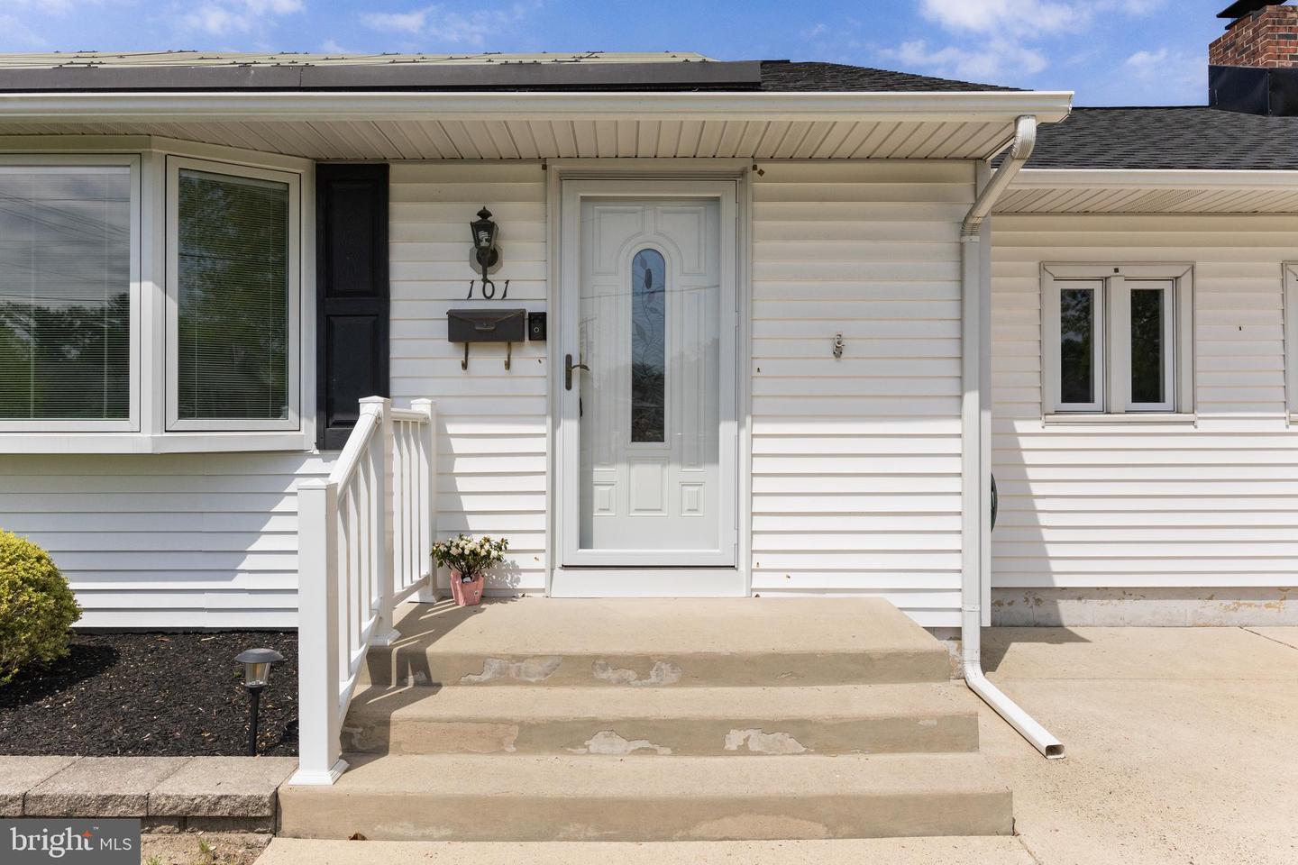 101 West Ct
