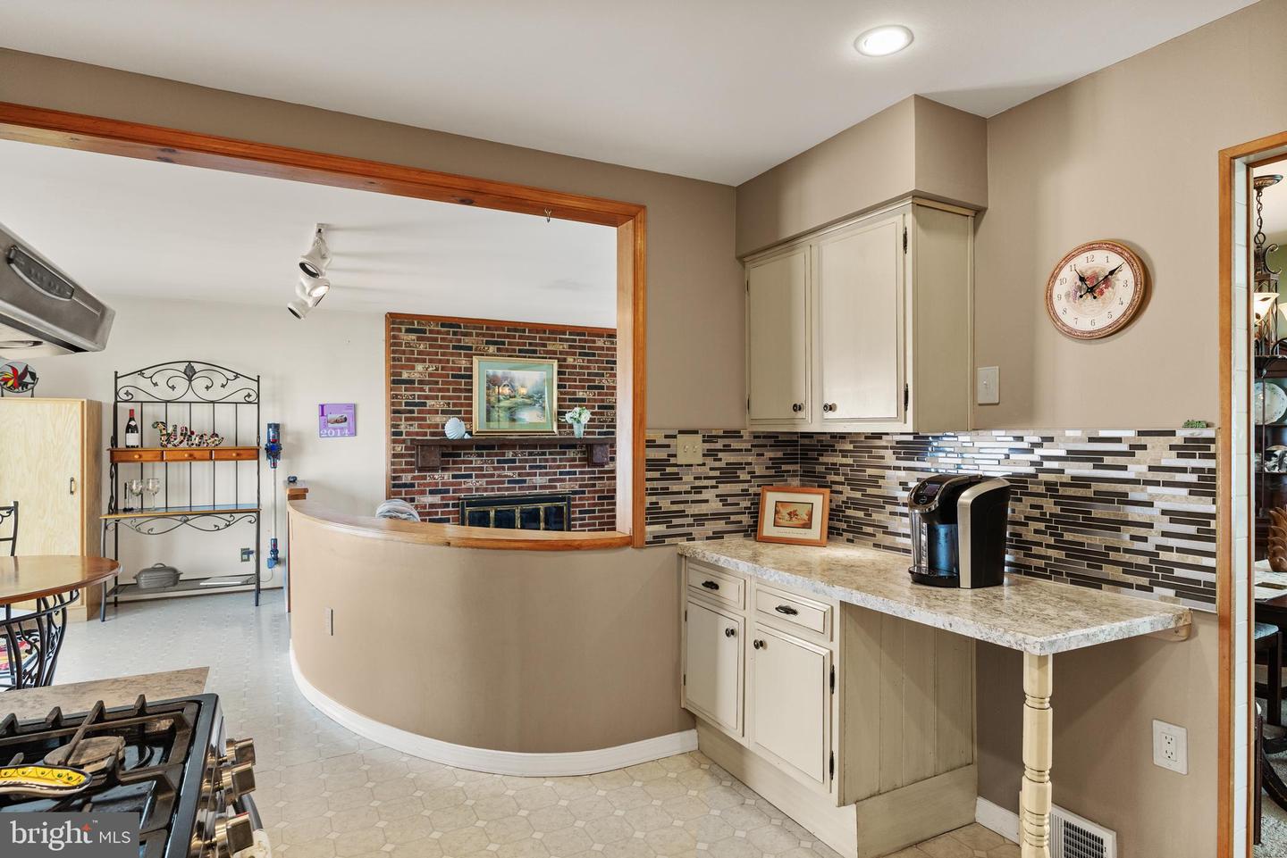 101 West Ct