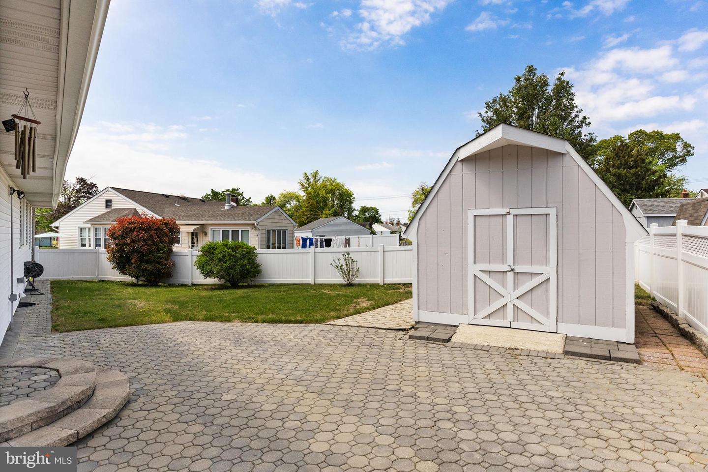 101 West Ct