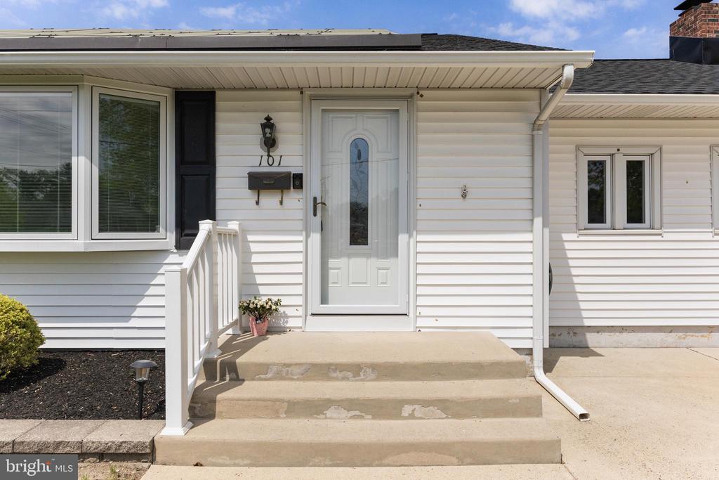 101 West Ct