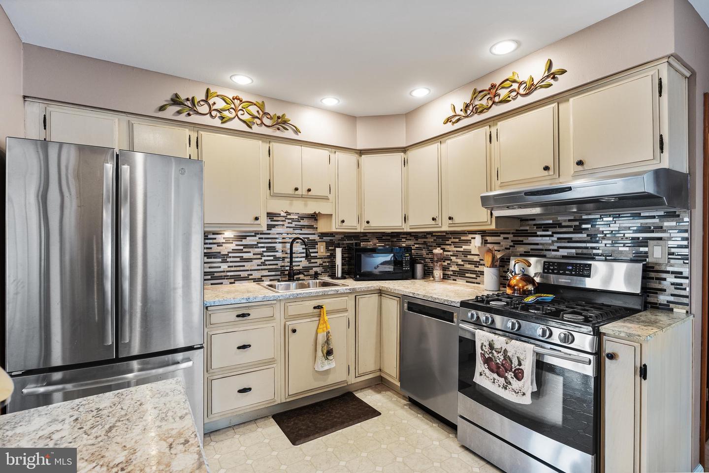 101 West Ct
