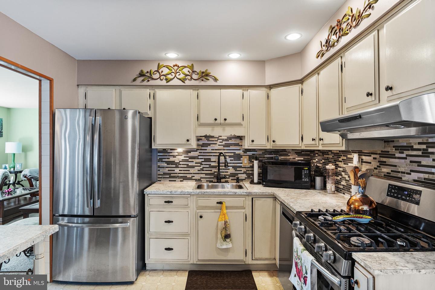 101 West Ct
