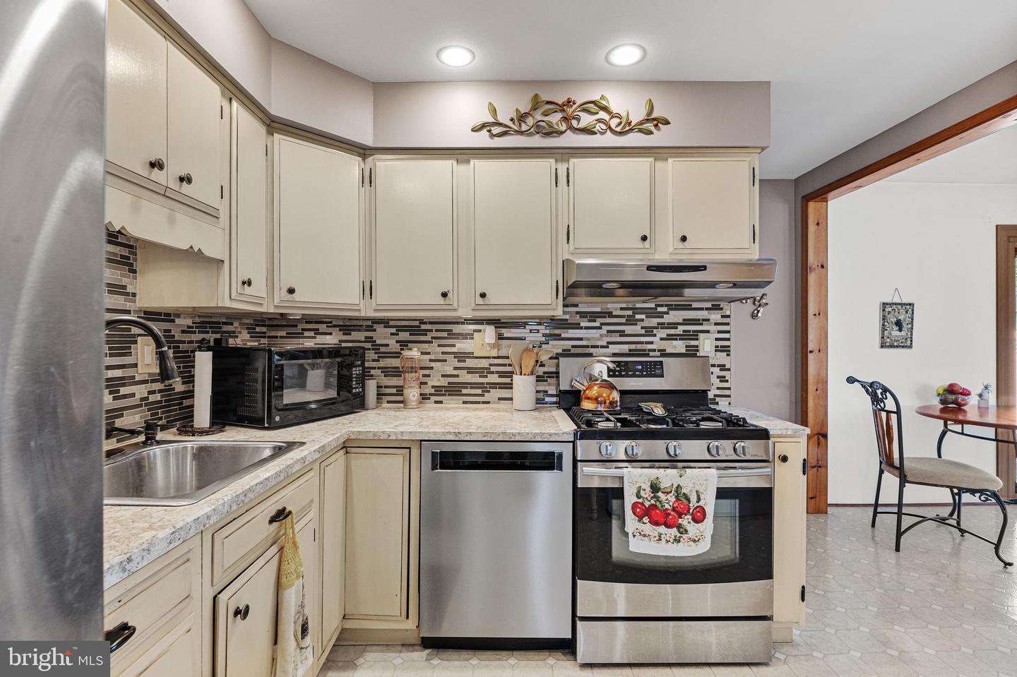 101 West Ct