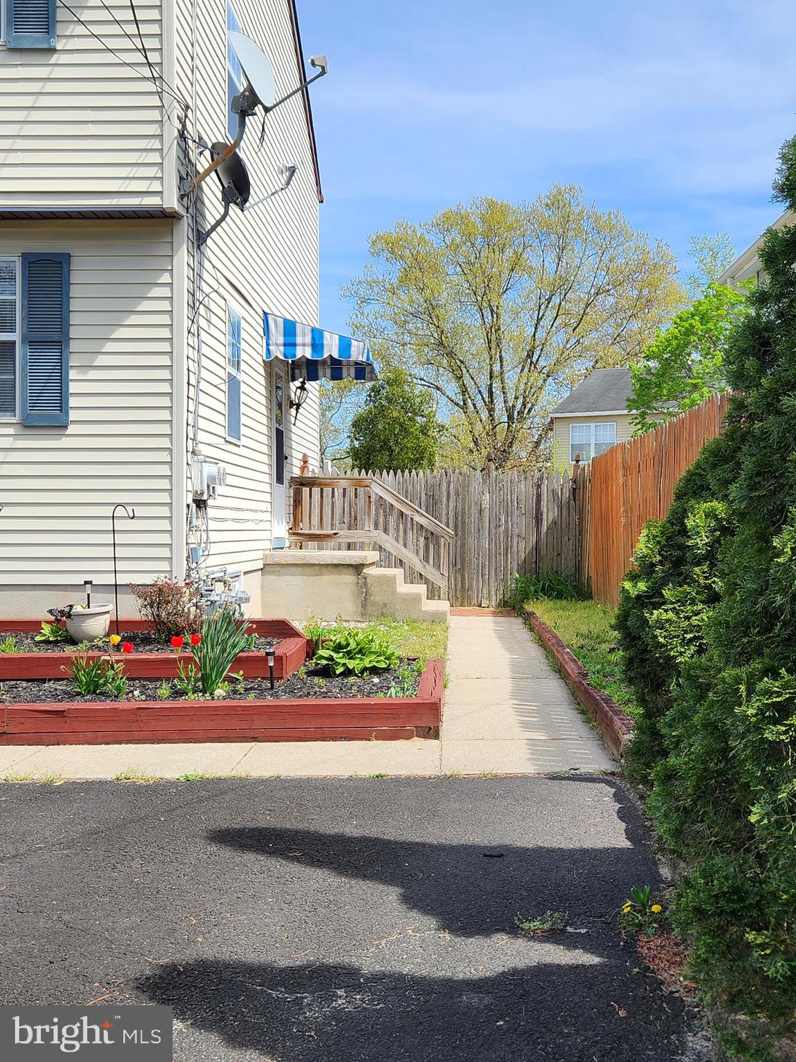 1205 B E ATLANTIC AVENUE