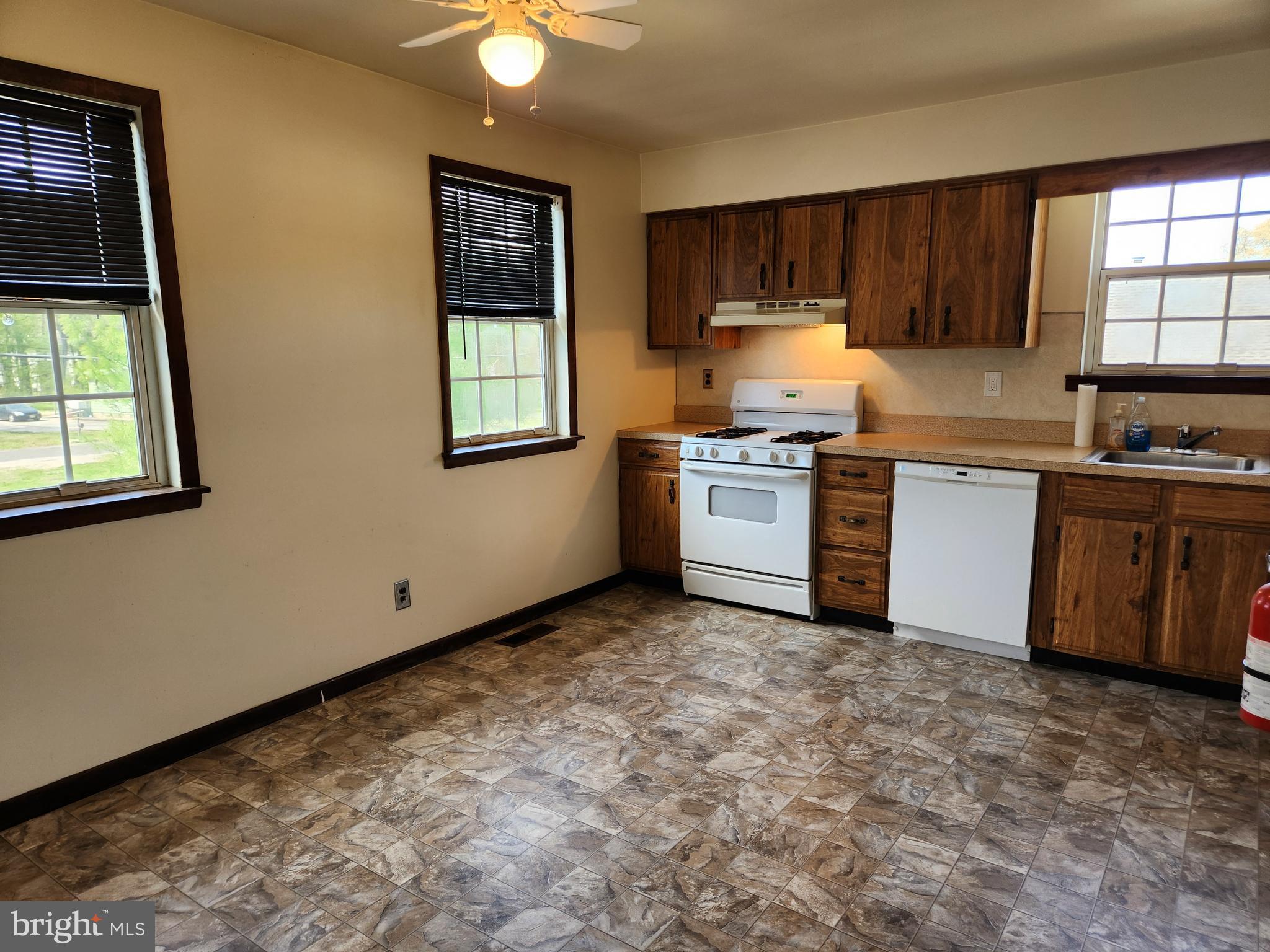 1205 B E ATLANTIC AVENUE