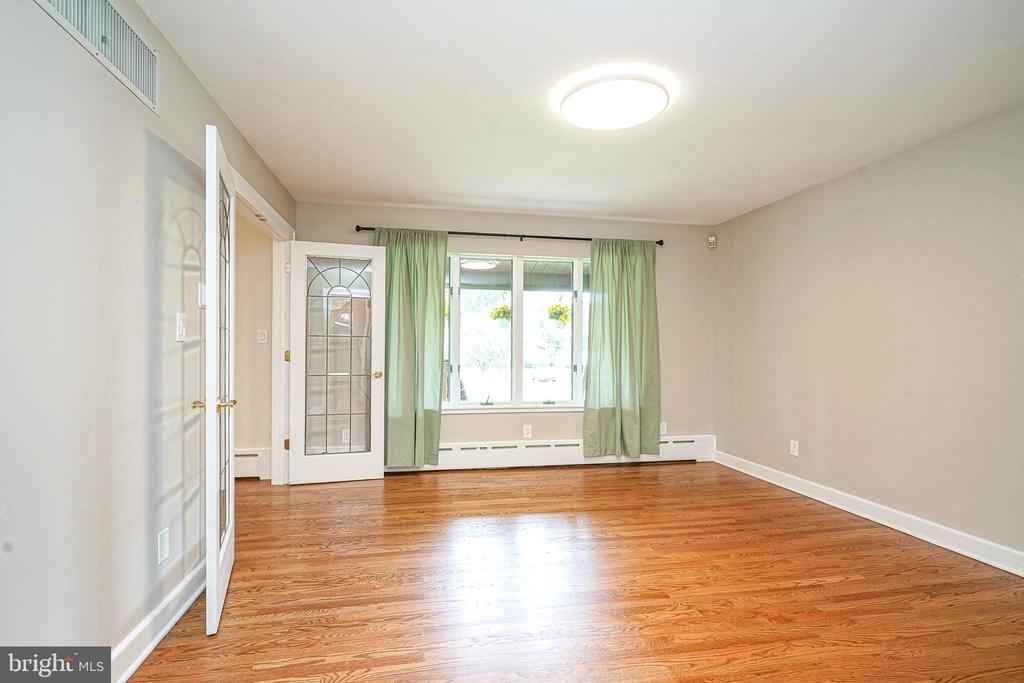 1056 CHEWS LANDING ROAD