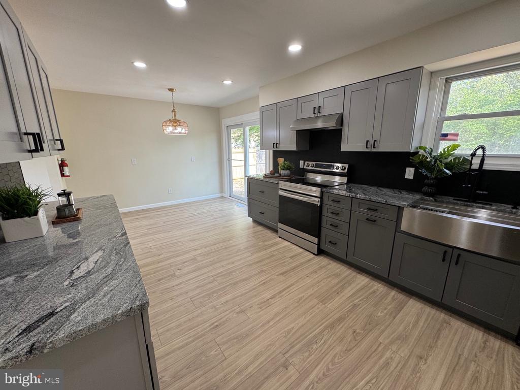 6 HOLLY RUN DRIVE