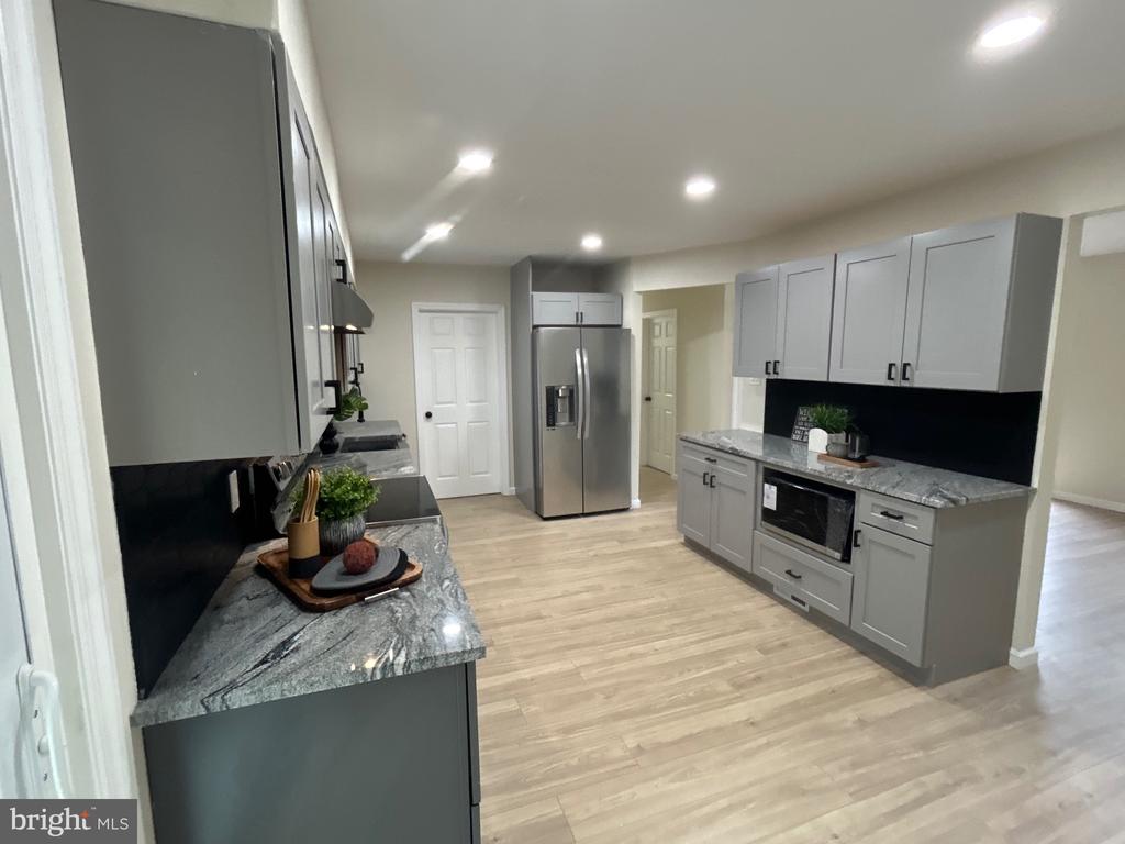 6 HOLLY RUN DRIVE