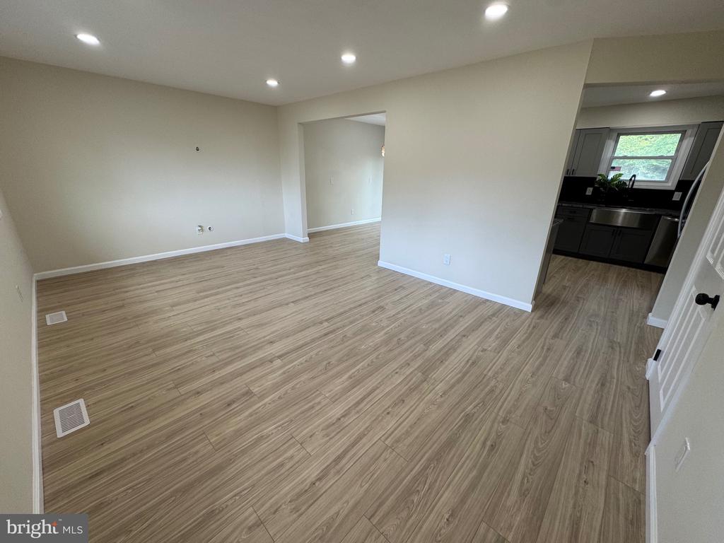 6 HOLLY RUN DRIVE