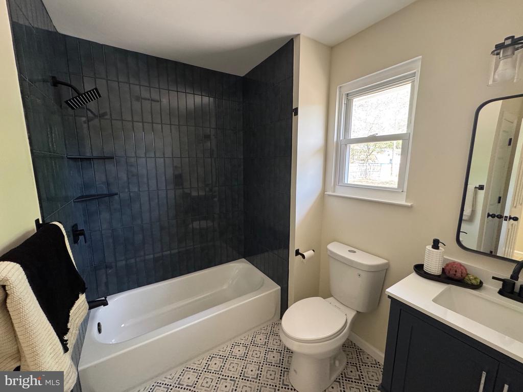 6 HOLLY RUN DRIVE