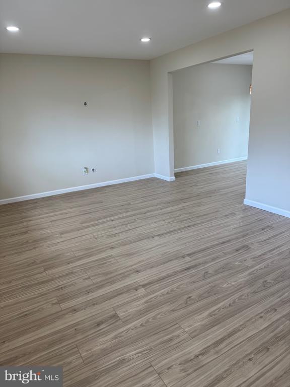 6 HOLLY RUN DRIVE