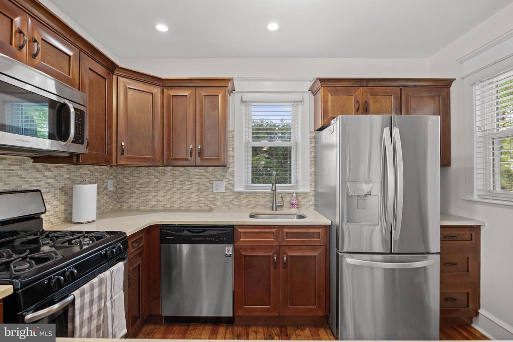 25 Elm Ave