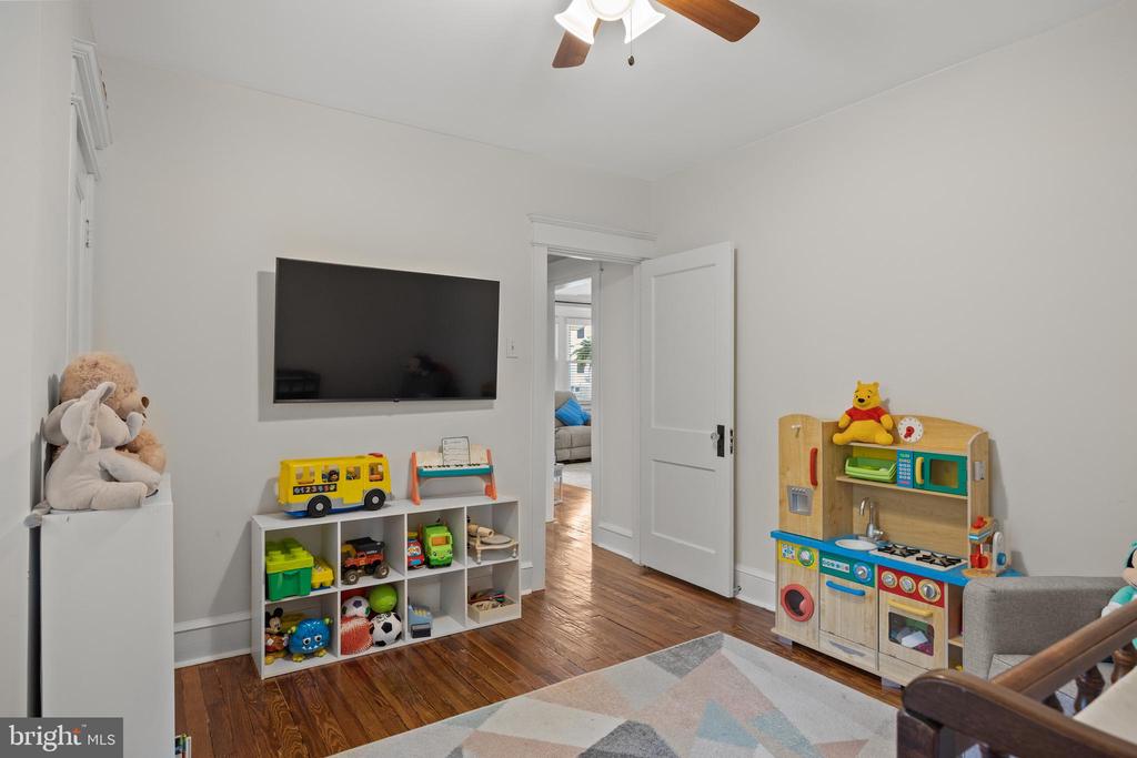 25 Elm Ave