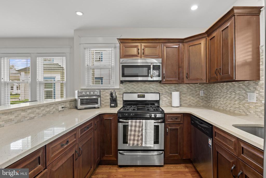 25 Elm Ave