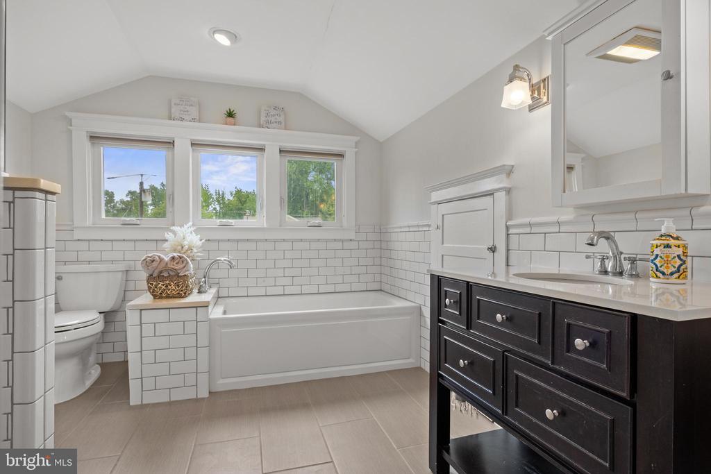 25 Elm Ave