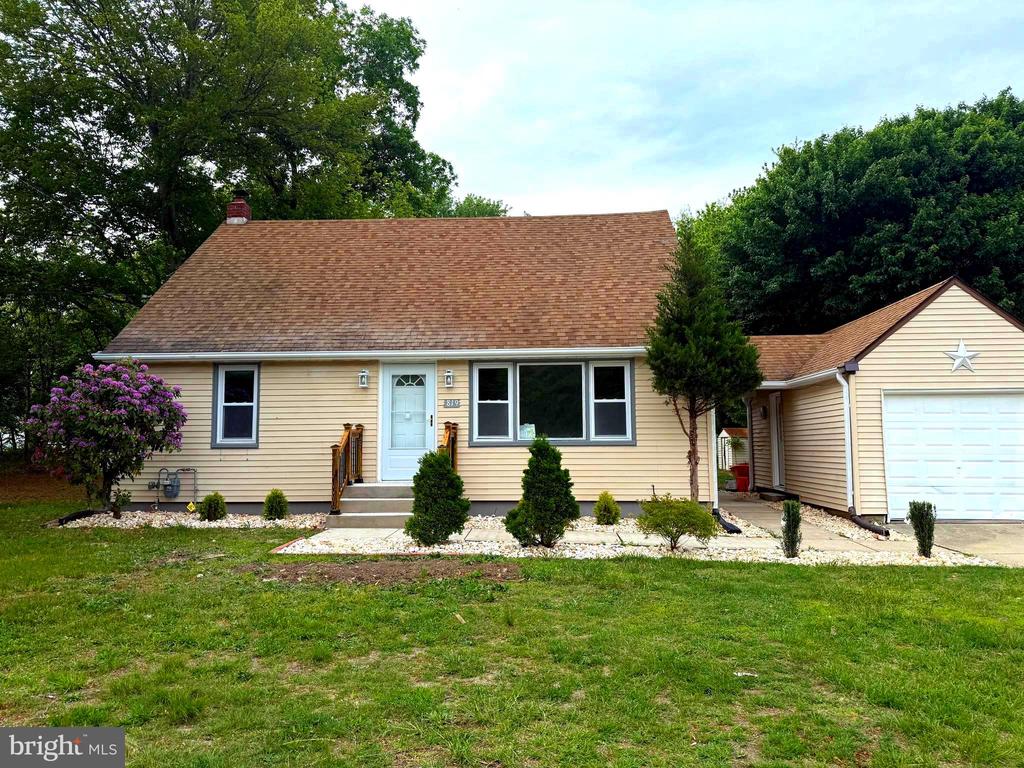 819 E EVESHAM ROAD