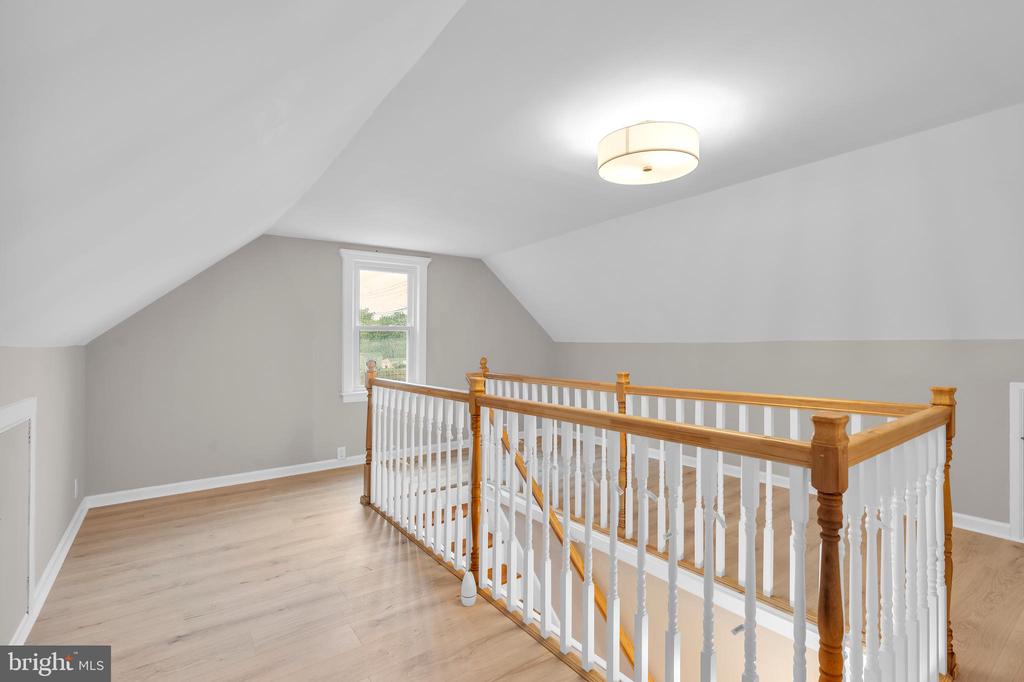 819 E EVESHAM ROAD