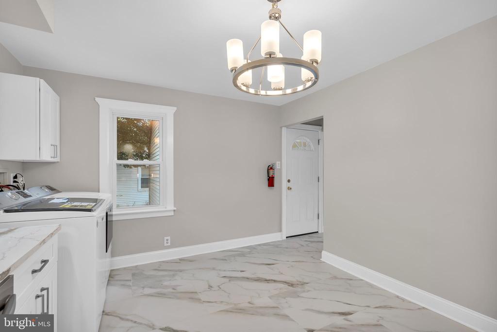 819 E EVESHAM ROAD