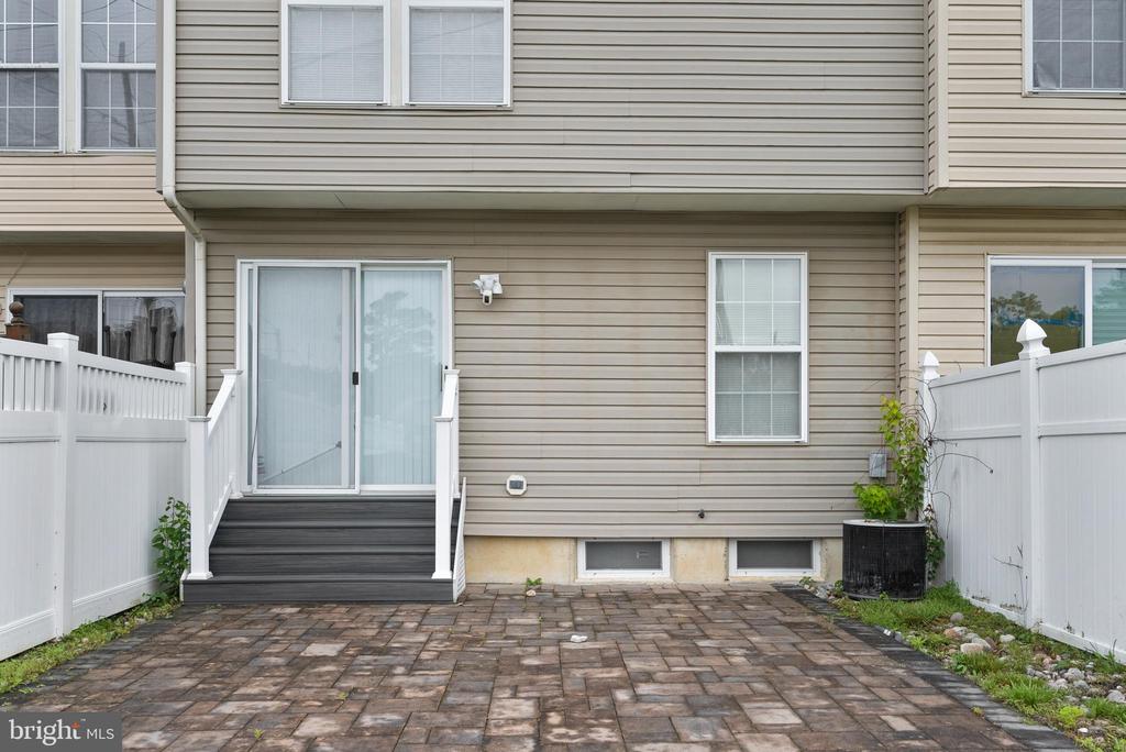 14 Coachlight Dr