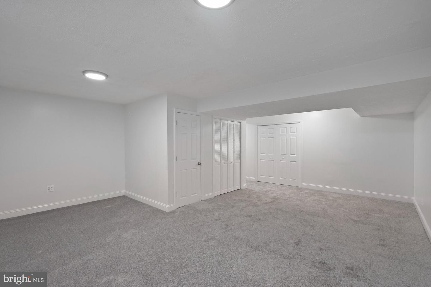 14 Coachlight Dr