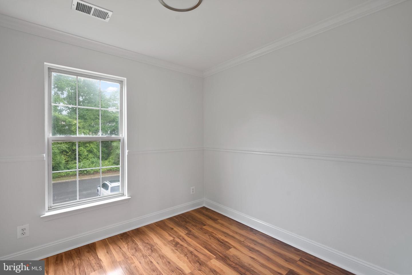 14 Coachlight Dr
