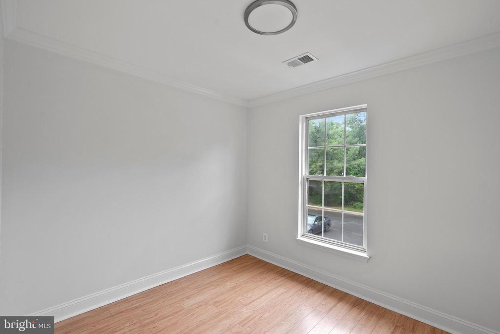 14 Coachlight Dr