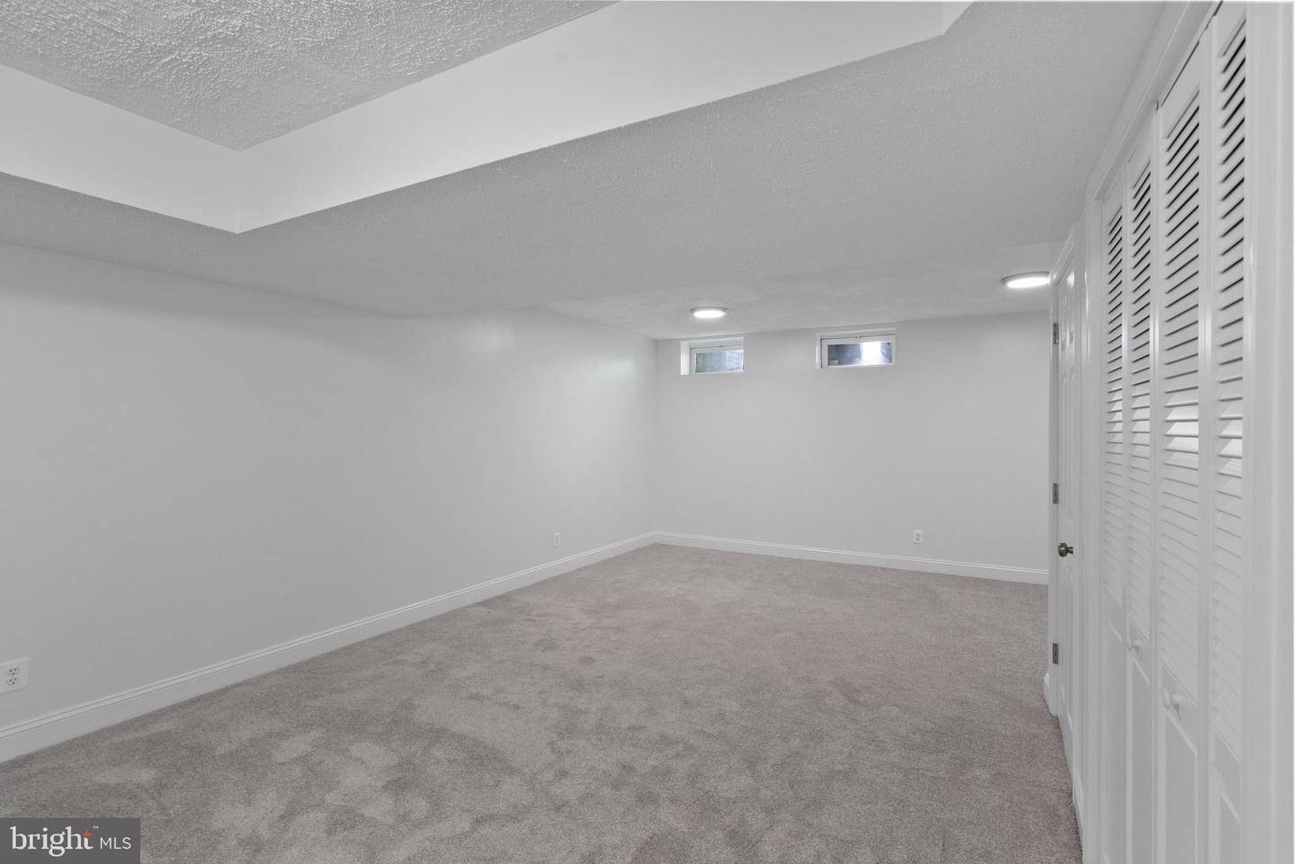 14 Coachlight Dr