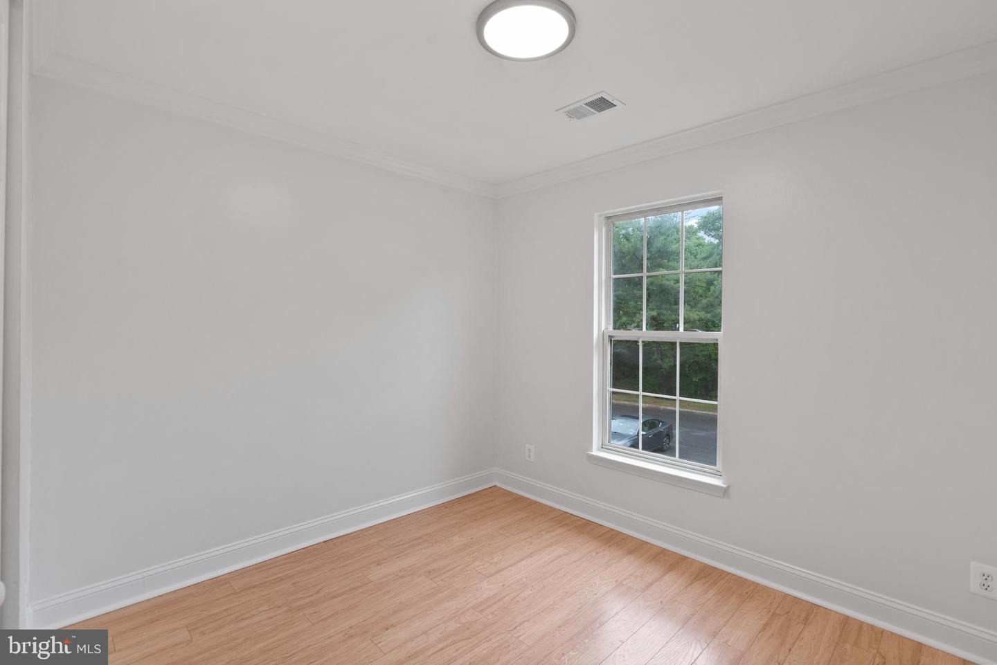 14 Coachlight Dr