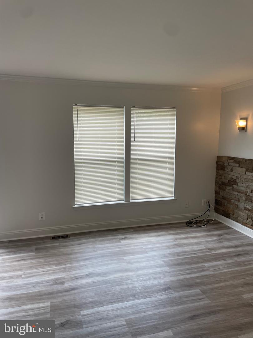 14 Coachlight Dr
