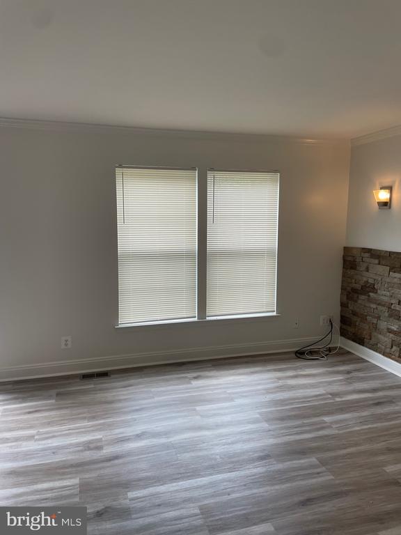 14 Coachlight Dr