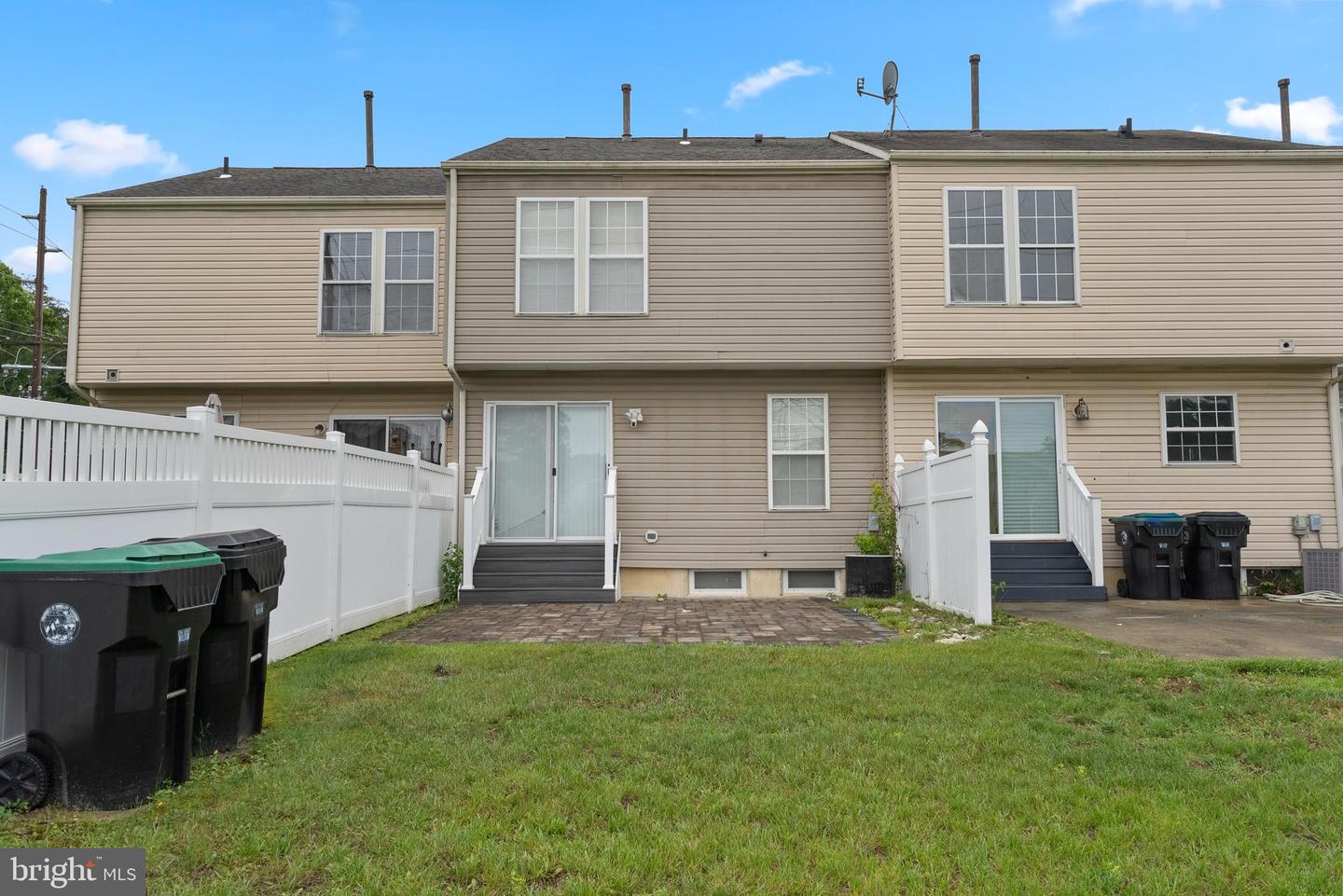 14 Coachlight Dr