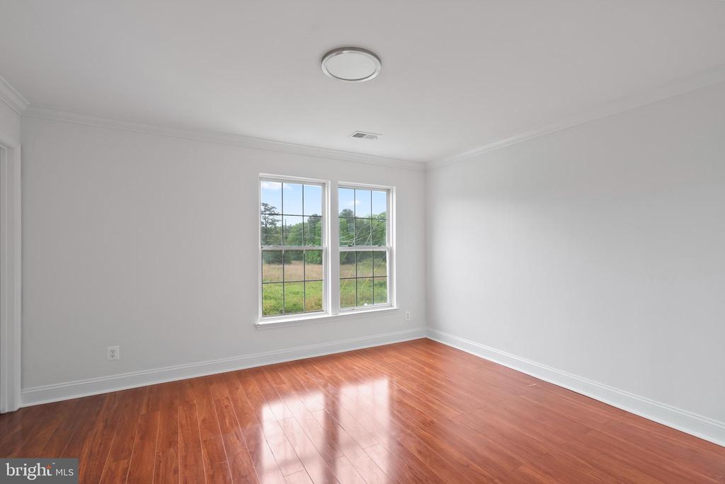 14 Coachlight Dr