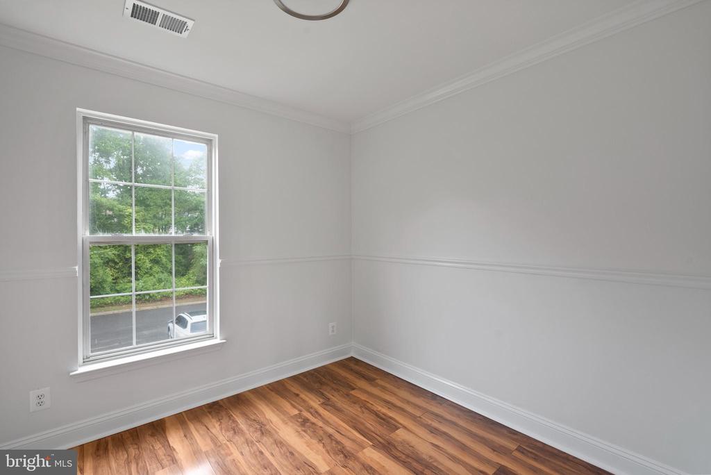14 Coachlight Dr