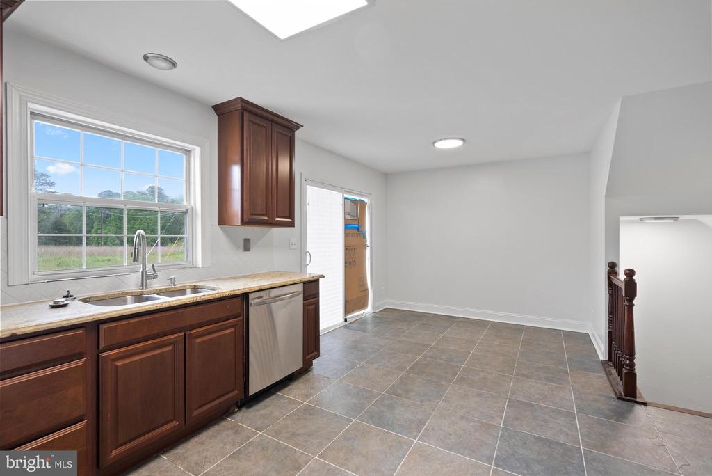 14 Coachlight Dr
