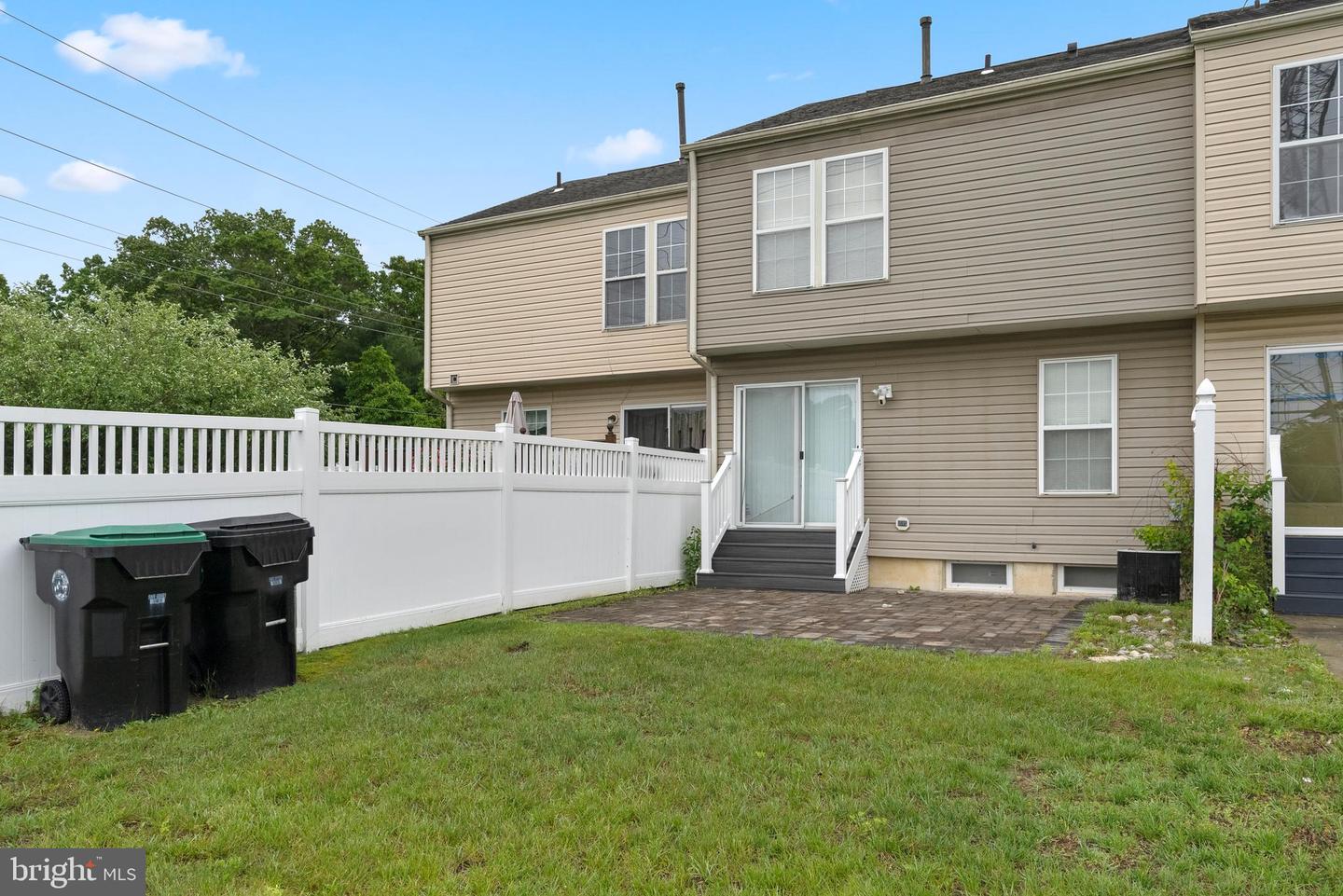 14 Coachlight Dr