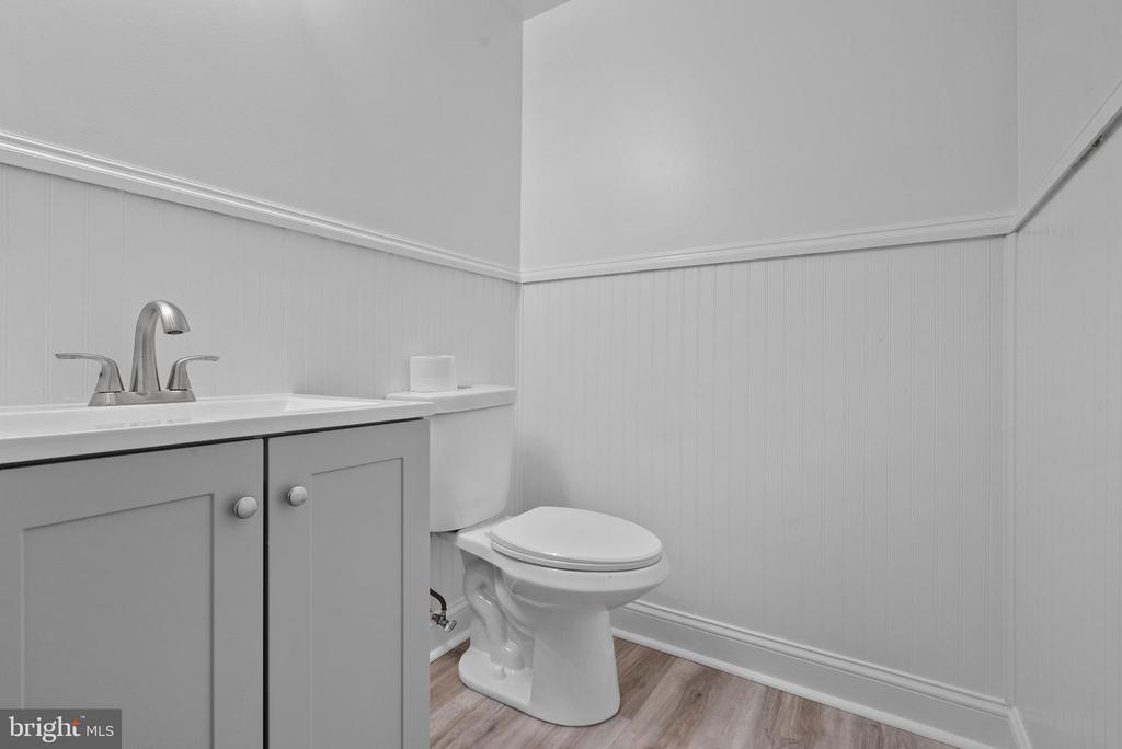 14 Coachlight Dr