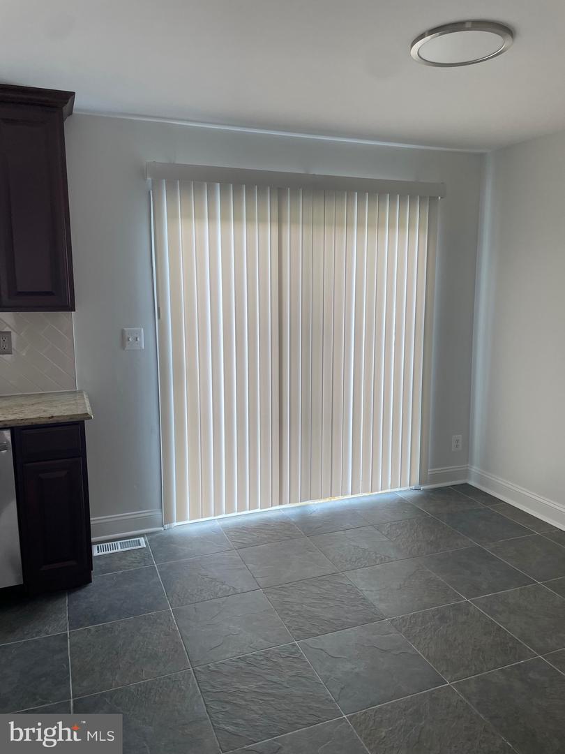 14 Coachlight Dr