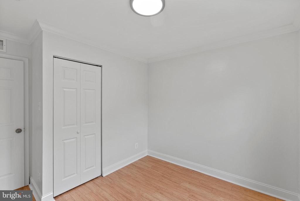 14 Coachlight Dr