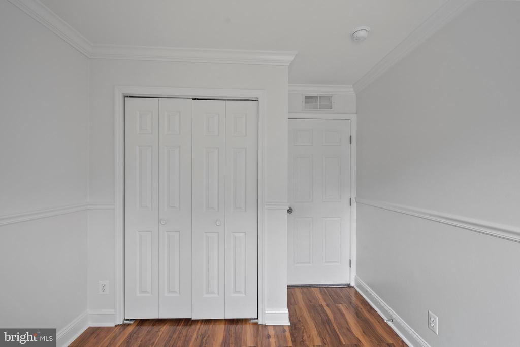 14 Coachlight Dr