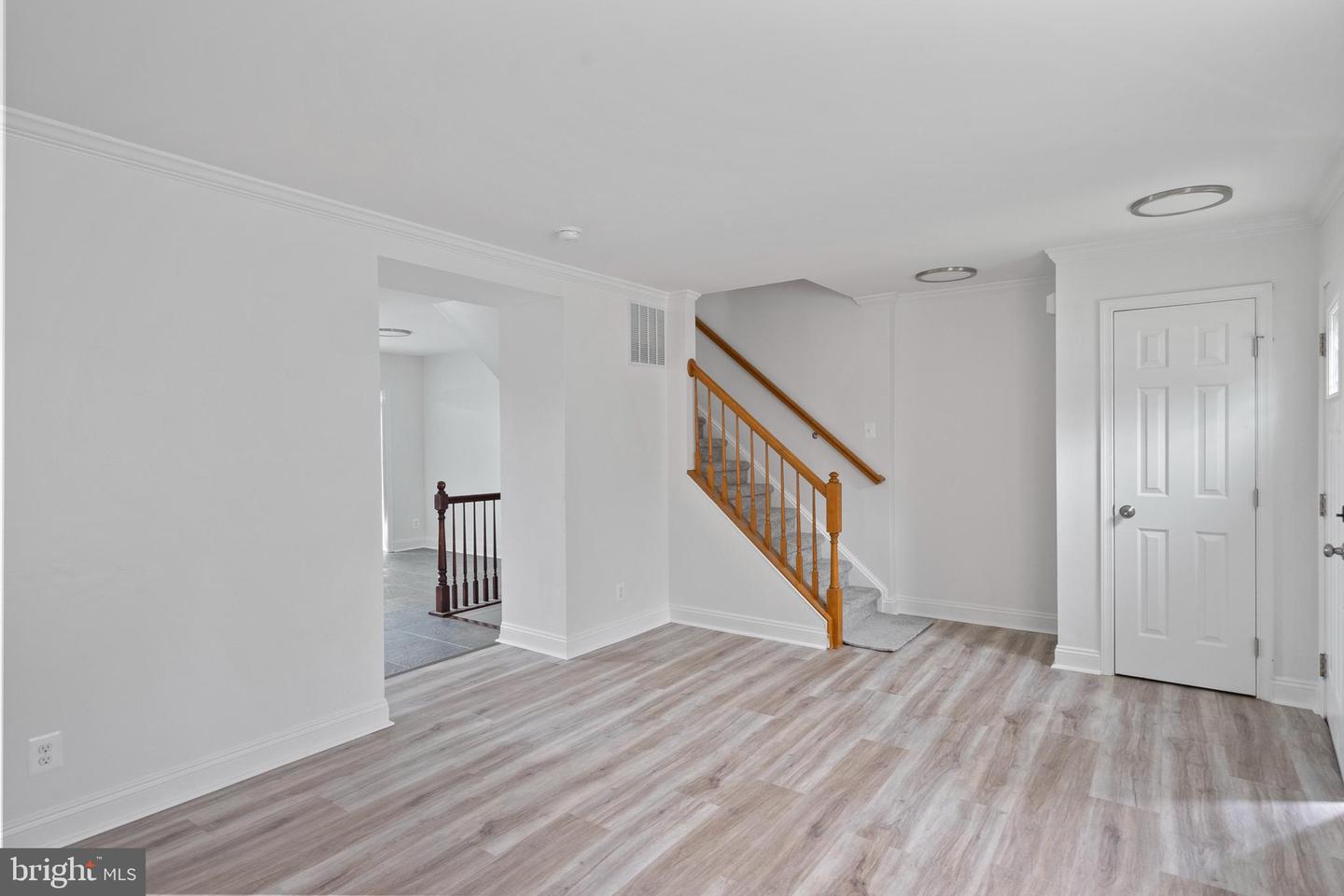 14 Coachlight Dr
