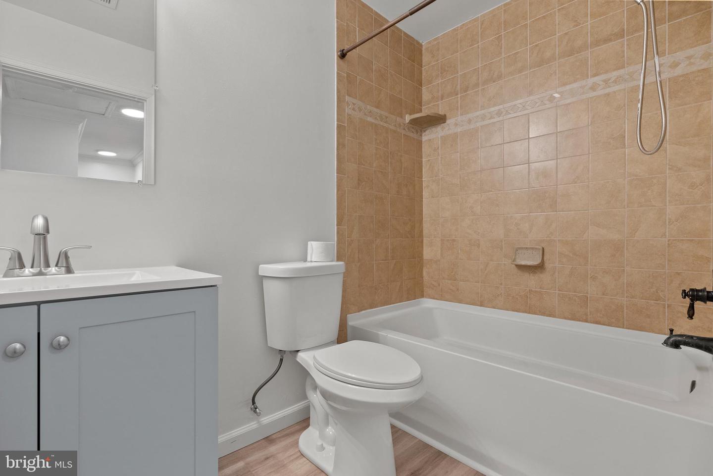 14 Coachlight Dr