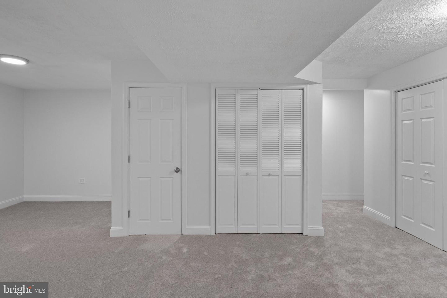 14 Coachlight Dr