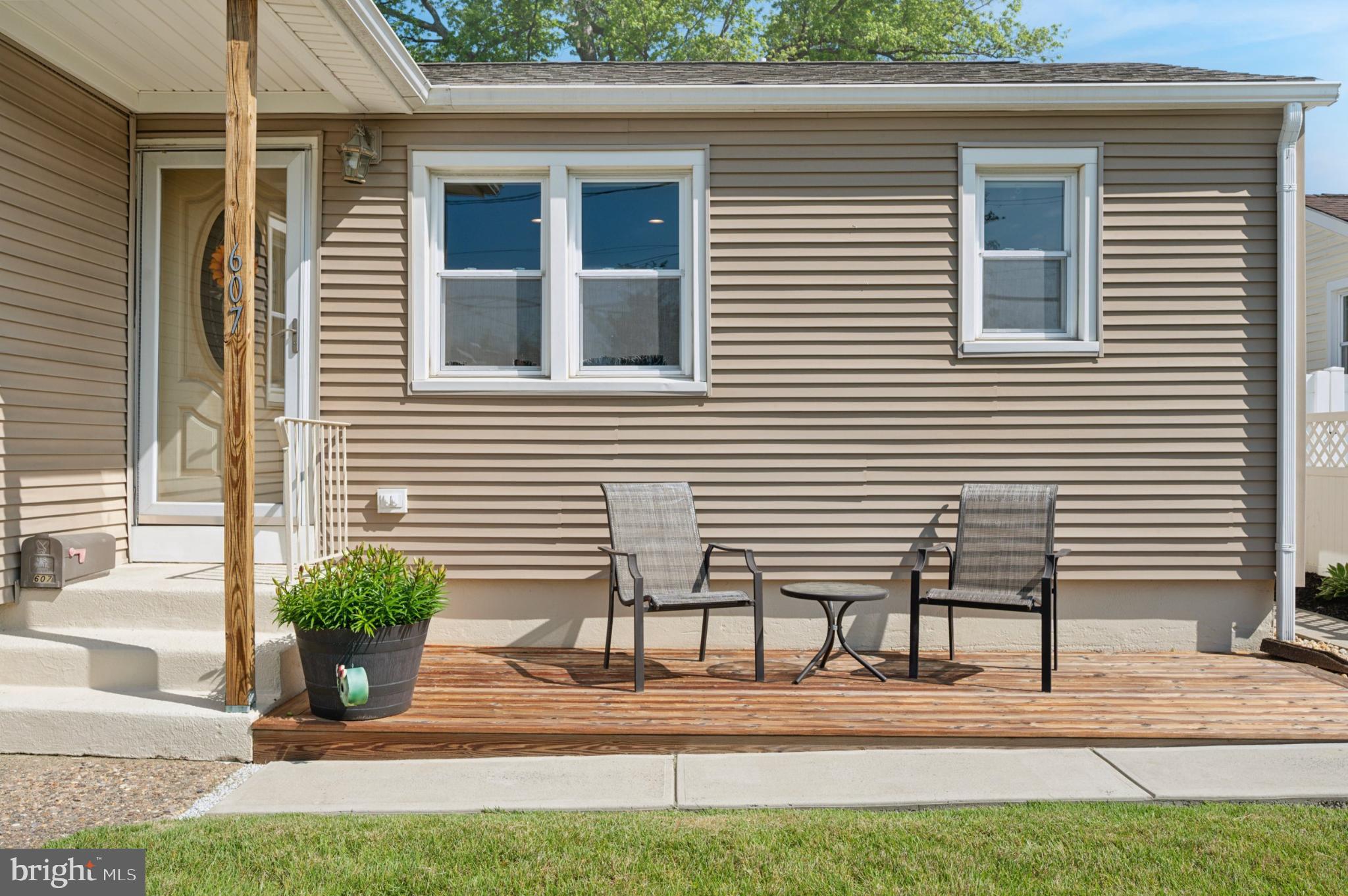 607 W WINTHROP AVENUE