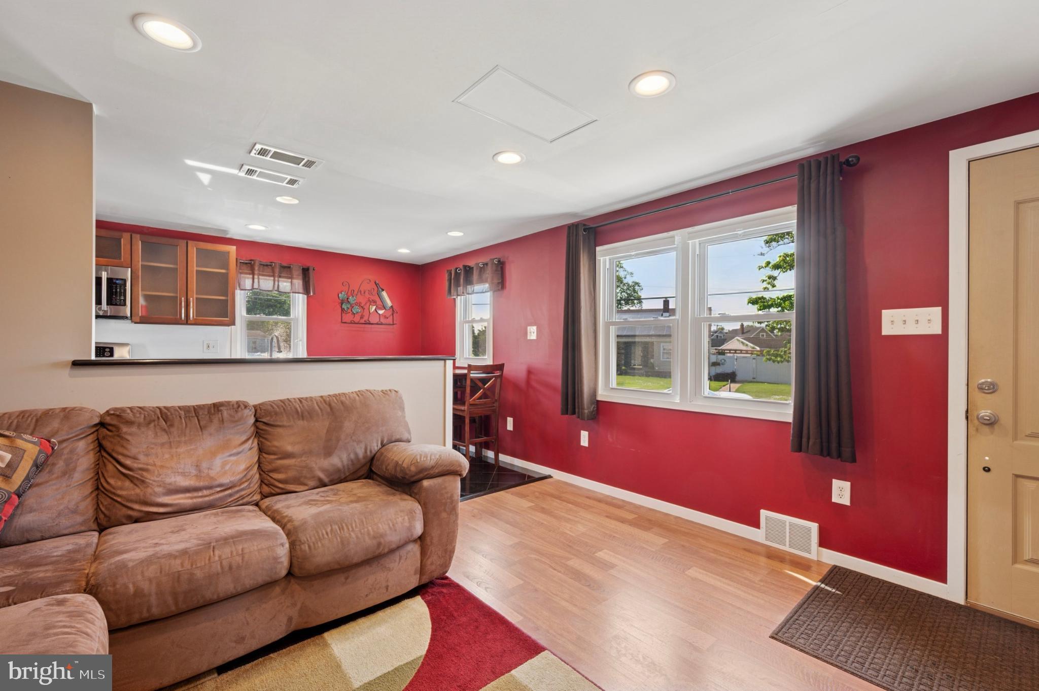 607 W WINTHROP AVENUE