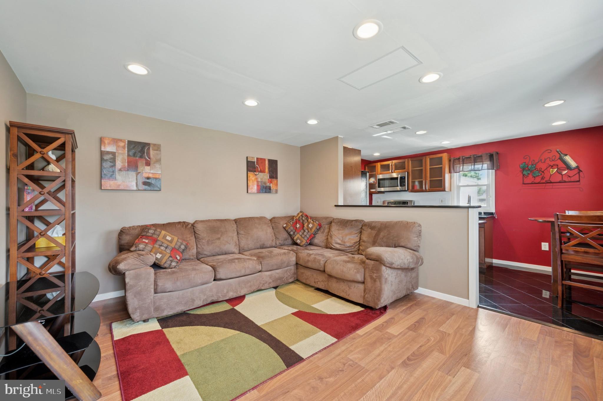 607 W WINTHROP AVENUE